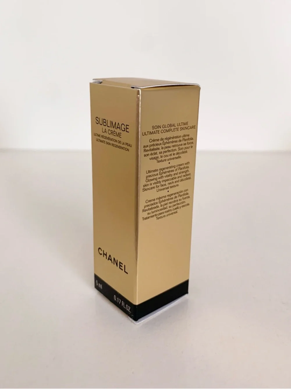 Hold  CHANEL anti aging cream Sublimage La Crème